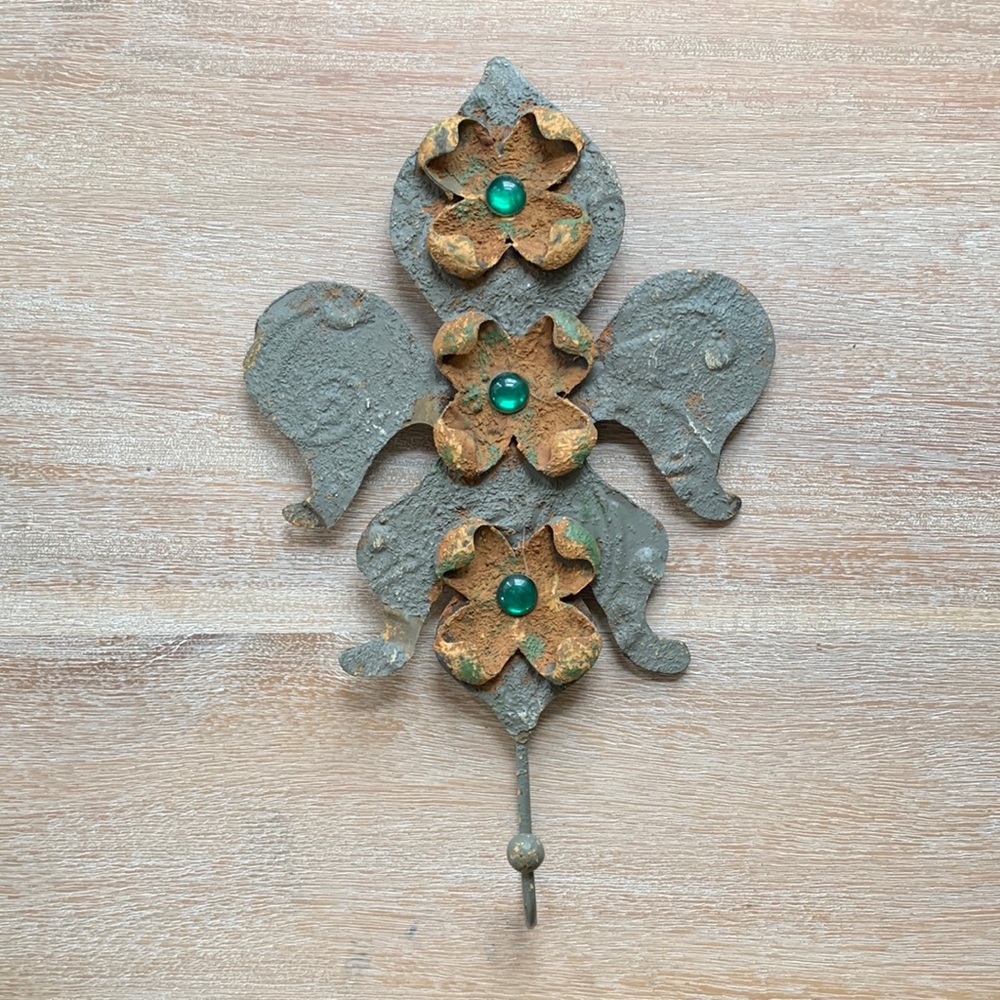 Chabby chic ornamental wall hook